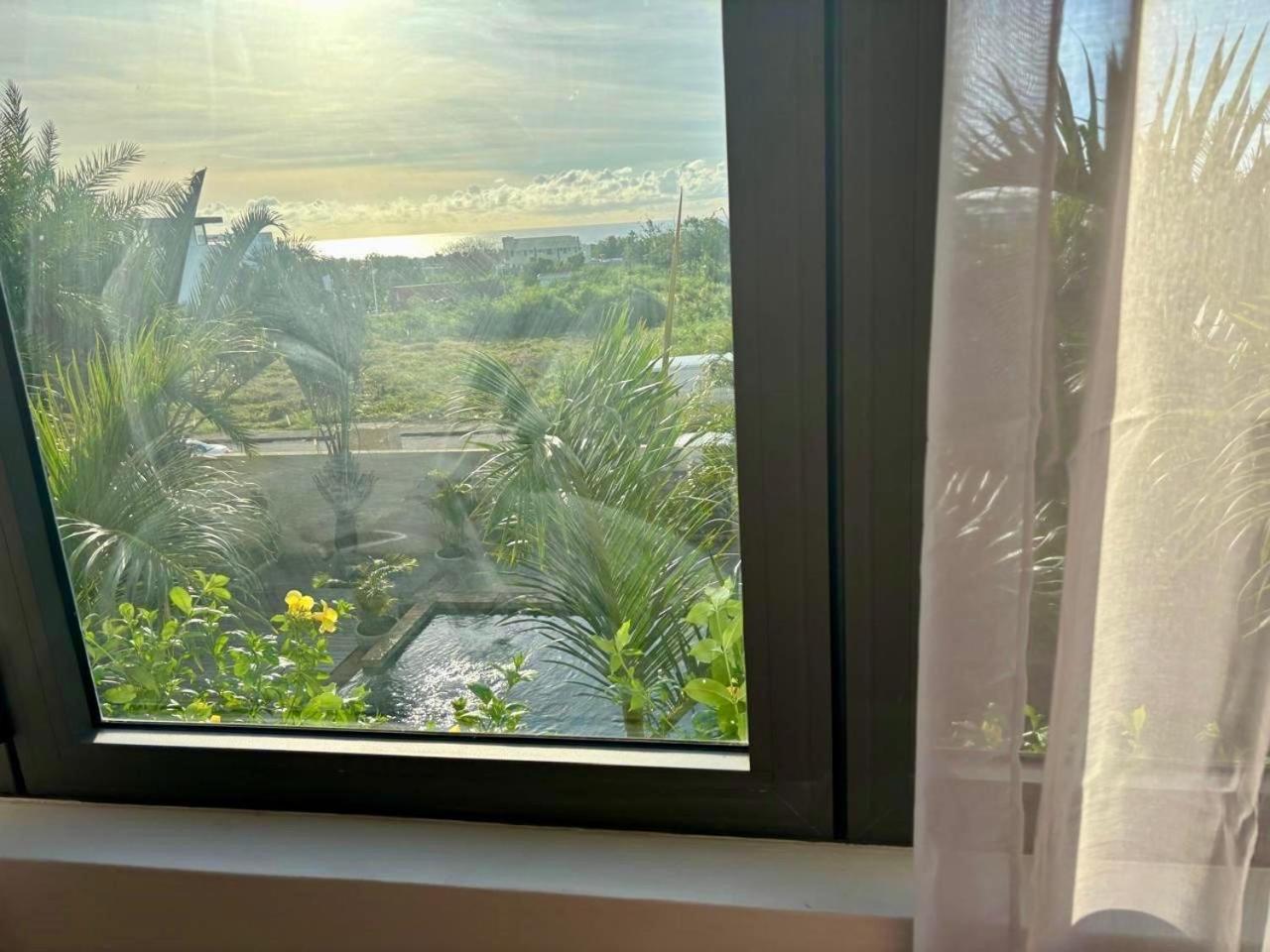 Stunning 3-Bedroom Apartment With Private Rooftop Terrace & Gorgeous Pool Flic en Flac Ngoại thất bức ảnh