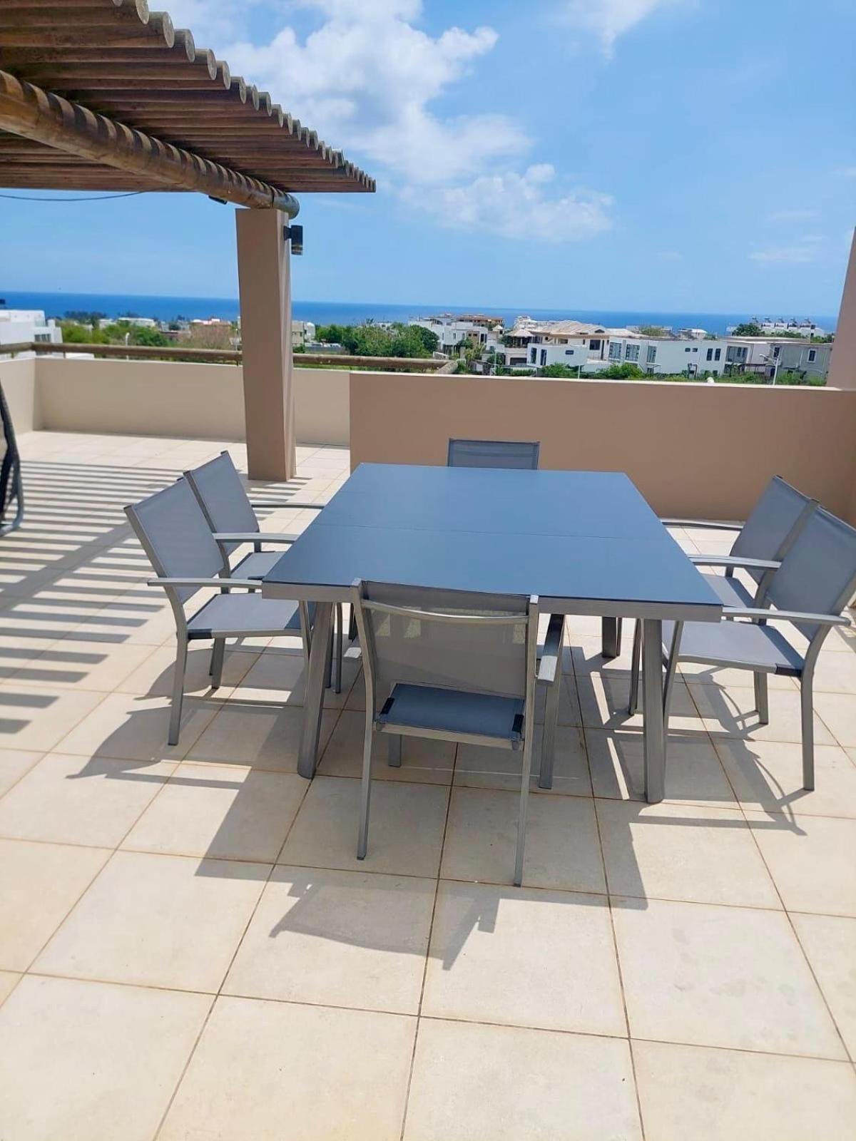 Stunning 3-Bedroom Apartment With Private Rooftop Terrace & Gorgeous Pool Flic en Flac Ngoại thất bức ảnh