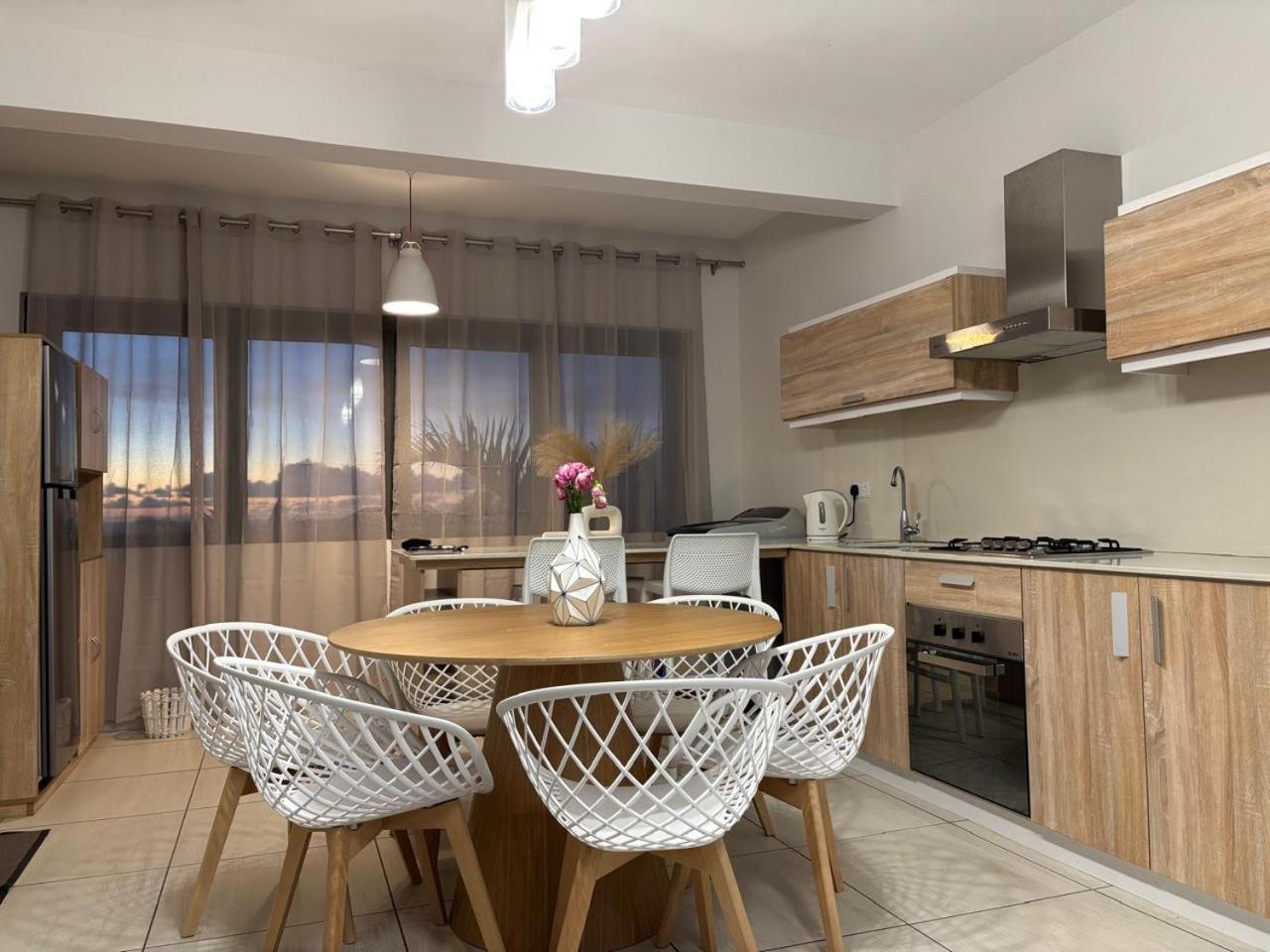 Stunning 3-Bedroom Apartment With Private Rooftop Terrace & Gorgeous Pool Flic en Flac Ngoại thất bức ảnh